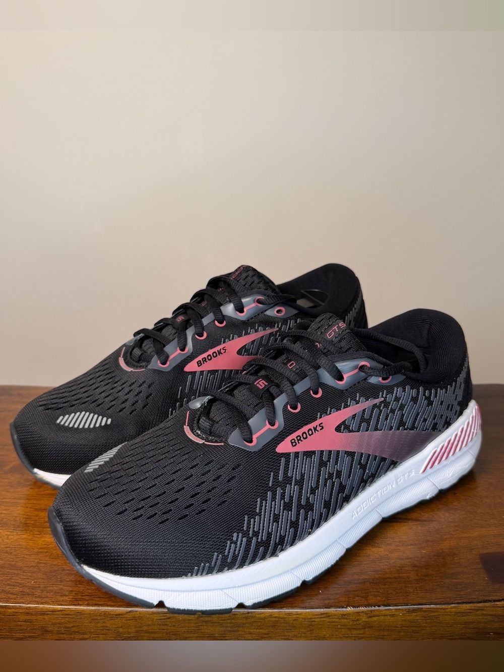 Brooks Addiction GTS 15 Women’s 8.5 2E Extra Wide Black Mauve Running Shoes